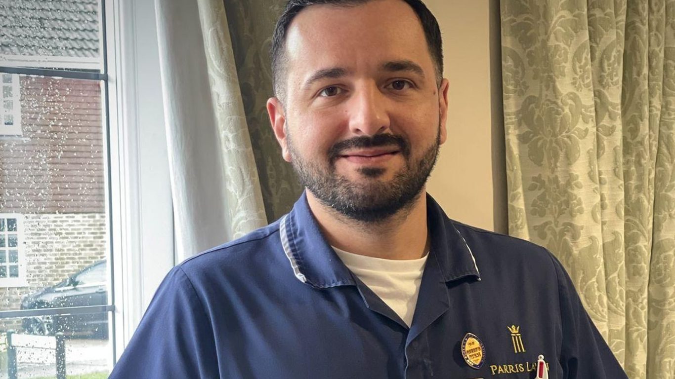 Costin standing 2025 01 23 175014 gxzu